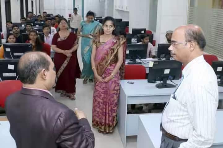 Ismail Yusuf College of Arts Science and Commerce, Jogeshwari campus photo 3