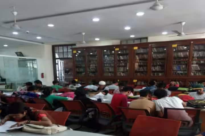 Ismail Yusuf College of Arts Science and Commerce, Jogeshwari campus photo 4