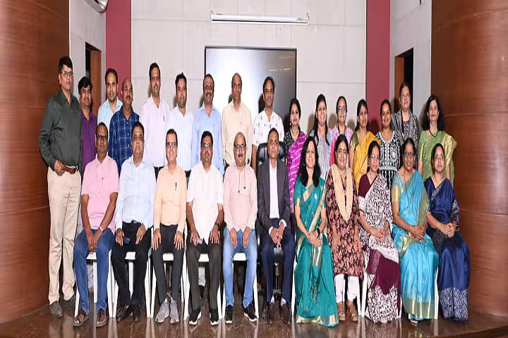 Ismail Yusuf College of Arts Science and Commerce, Jogeshwari campus photo 2