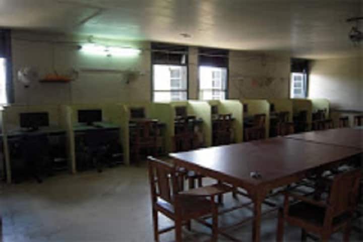 Matushri Virbaima Mahila Science and Home Science College, Rajkot campus photo 3