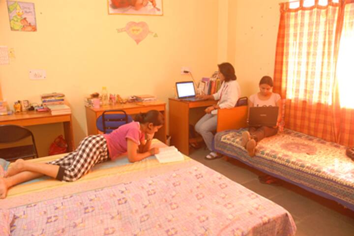 KNS World Management College, Gurgaon campus photo 4