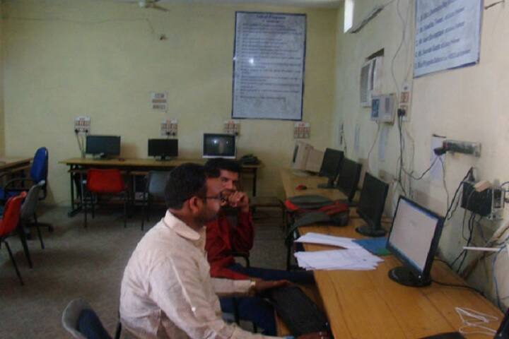 Navyug Arts and Commerce College, Jabalpur campus photo 3