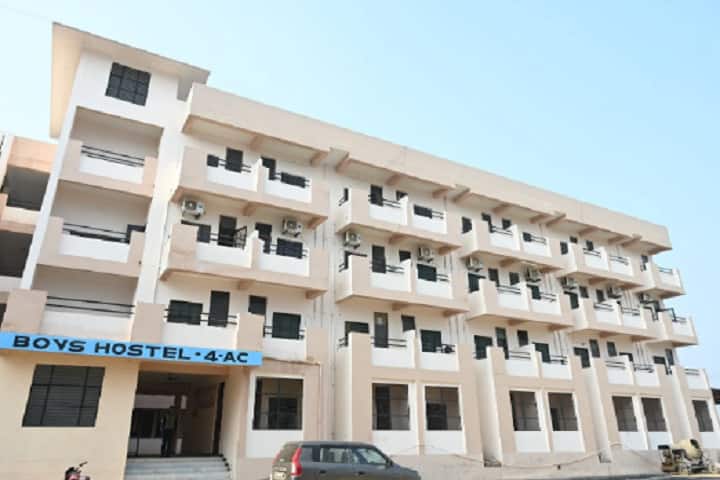 Varun Arjun University, Shahjahanpur campus photo 6