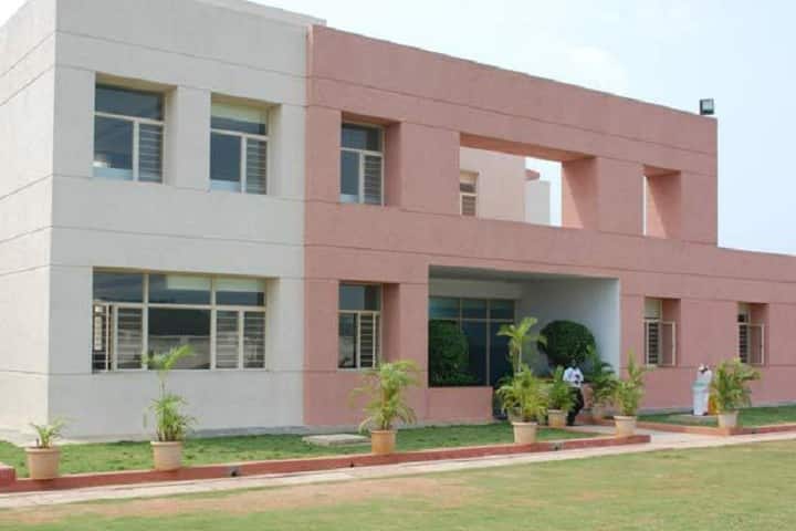 Sharma Modern Mahila Teacher's Traning College, Alwar campus photo 3